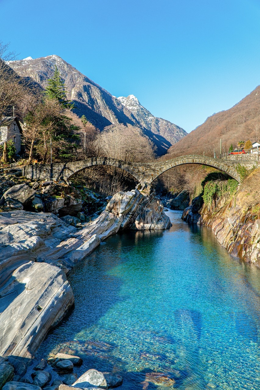 Descrizione: Foto Ponte della Verzasca in formato verticale